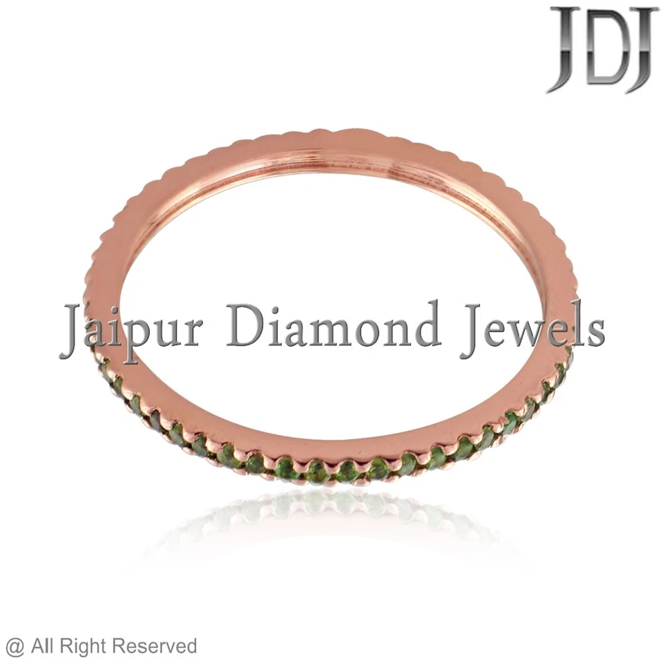 Anillo apilable banda de eternidad completa de oro rosa de 14 quilates con piedras preciosas de diopsido de cromo natural Foto 2 de 4