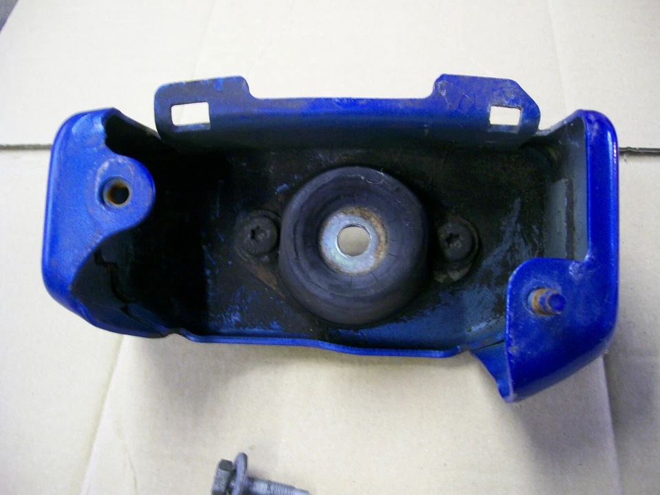 CAJA DE CAMBIOS DE MOTOR PEUGEOT 206 CC N/S/F SOPORTES DE MONTAJE DE GOMA FUERA AÑO 2006 Foto 3 de 4