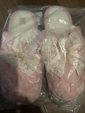 Women’s Slippers Size 5 Brand New In Packaging Never Been Worn