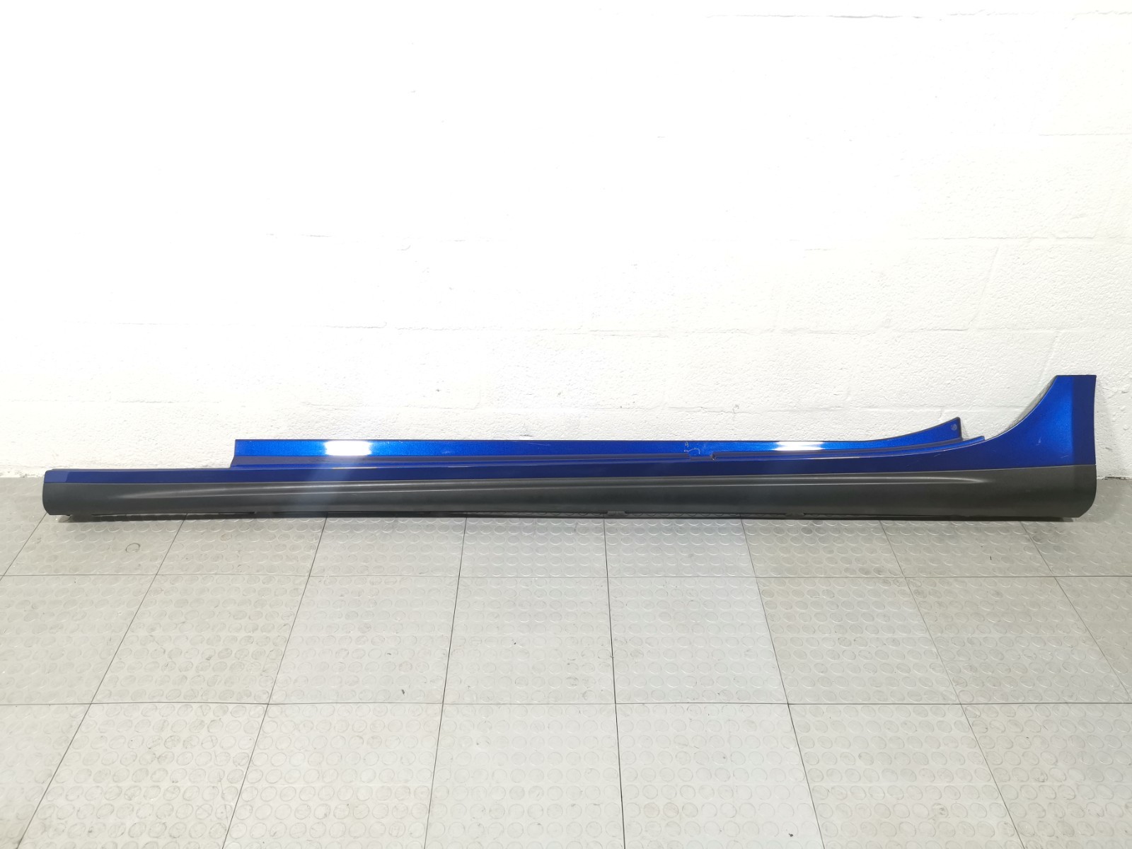 Maserati Ghibli S Q4 2015 Left Passenger Side Rocker Molding Side Skirt Panel