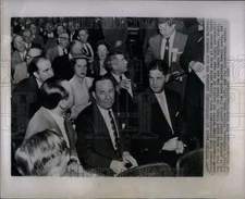 1955 Press Photo Chicago, stockholders, Montgomery Ward - DFPC66095