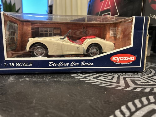 KYOSHO TRIUMPH TR3A WHITE 1/18 BNIB 7025W - Picture 10 of 11