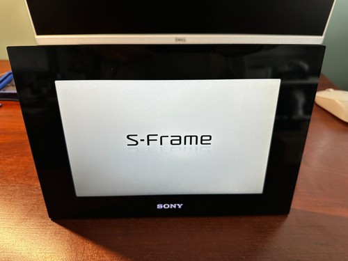 Sony S-Frame Digital Picture Frame DPF-VR100 10.2" w/ Power Supply & USB Cable - Picture 2 of 11