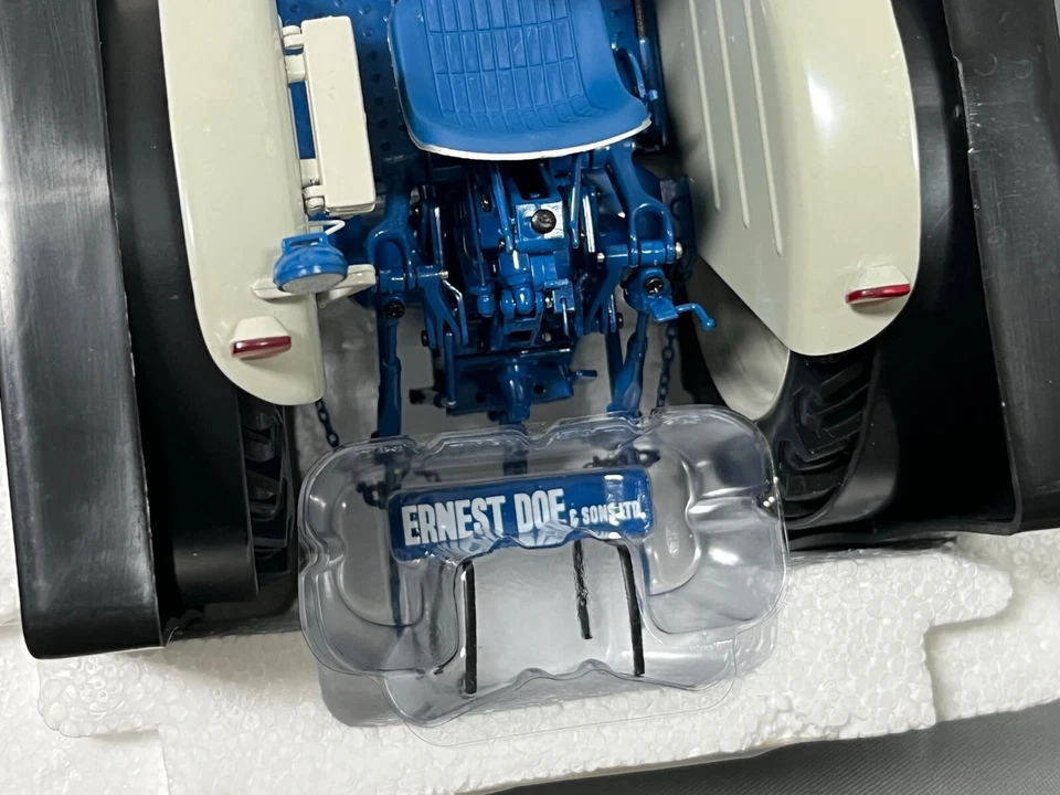 FORD 5000 Tractor DOE DEMONSTRATOR Universal Hobbies 1:16 Precision NIB LTD - Image 3 of 4