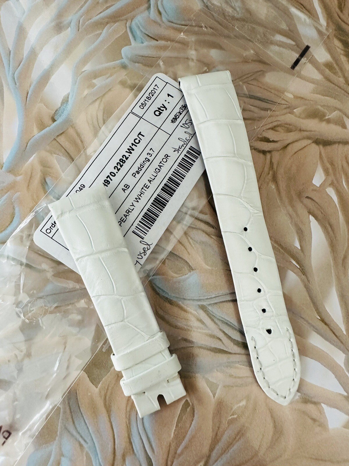 Unworn Patek Philippe Pearly White Alligator Band 17mm With 14mm End - Image 4