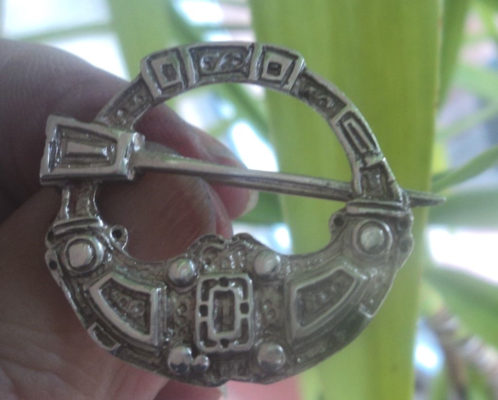 Scottish Sterling Silver Hunterston Brooch h/m 1978 Edinburgh - Celtic Arts thumbnail 5