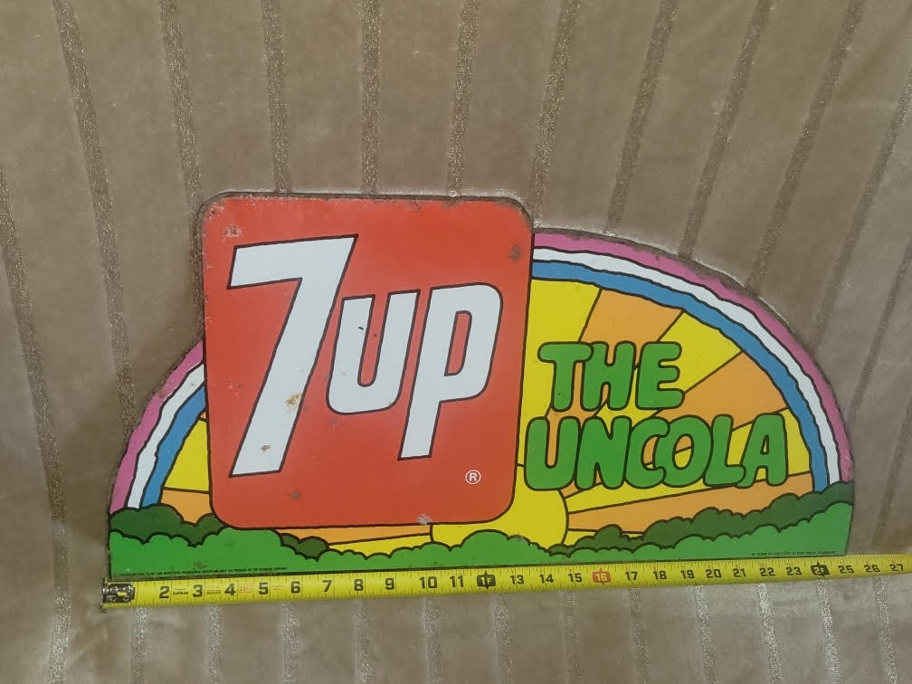 VINTAGE U.S.A. 1971 7 UP THE UNCOLA METAL FLANGE RAINBOW PETER