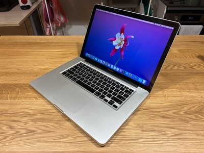  Apple MacBook Pro 15-inch A1286 w/ 2.66 GHz Core i7 - 4 GB RAM - 240 GB SSD