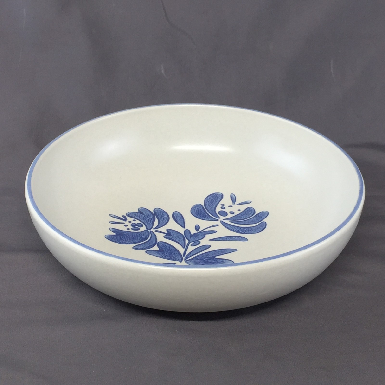 Vintage Pfaltzgraff Yorktowne Blue & White 8 1/2