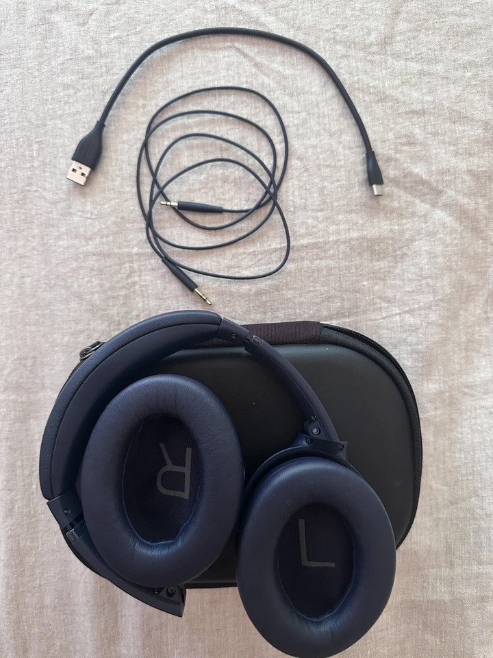 Bose QuietComfort 45 Wireless Headphones (Blue) - Image 2 of 4