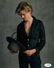Thomas Brodie Sangster Queen's Gambit Autographed Signed 8x10 Photo ACOA