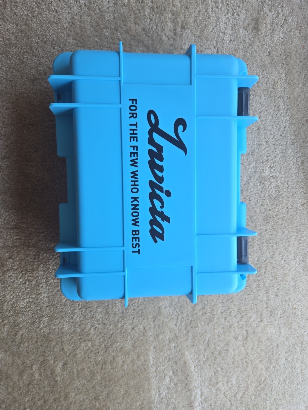 Invicta 8-Slot Watch Storage Case in Vibrant Blue