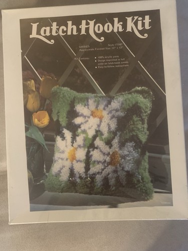 Sew Simple Latch Hook Daisies Kit 12" x 12" Pillow Vintage 1980s - Picture 1 of 3