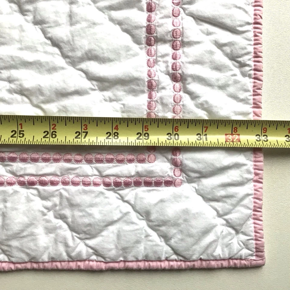 Edredón de cama Pottery Barn para niños pequeños para cuna blanco con borde rosa pastel 33 x 48 Foto 4 de 4