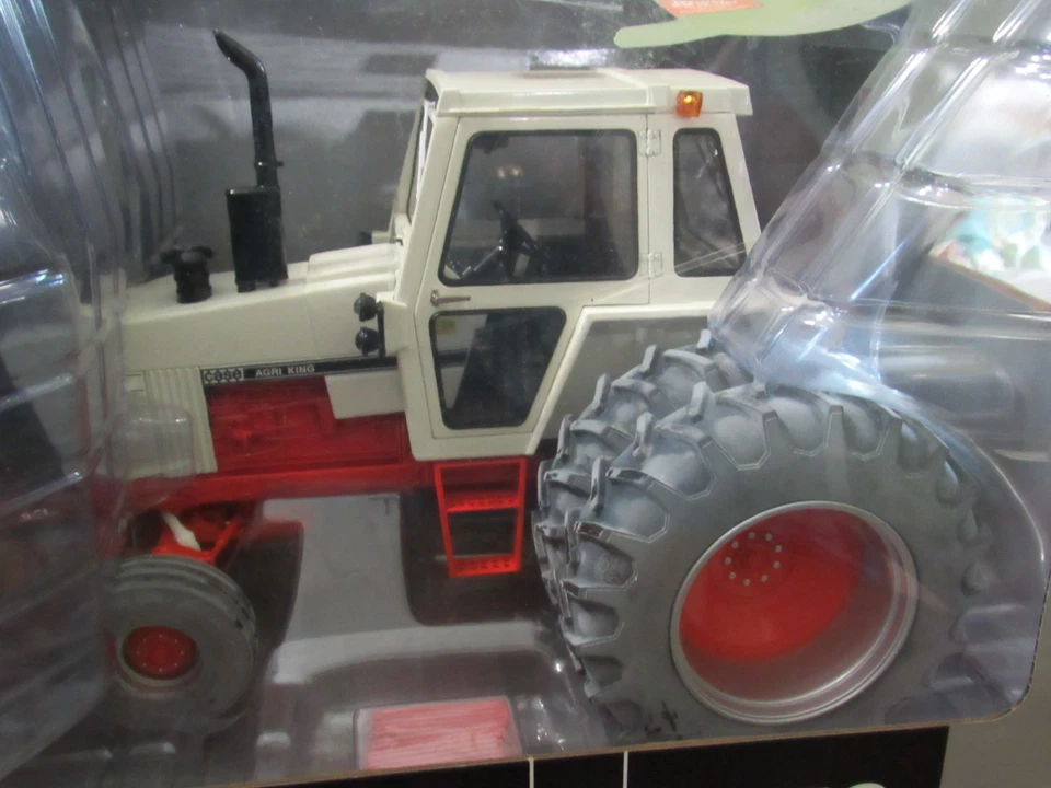 ERTL 1/16 PRECISION ELITE #2 CASE IH 1570 TRACTOR - NIB - SLIGHT OXIDATION - Image 3 of 4