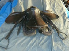 Ein Wehrmacht Armeesattel Sattel mit Steigbügel WK2 WM2 Größe 2  *