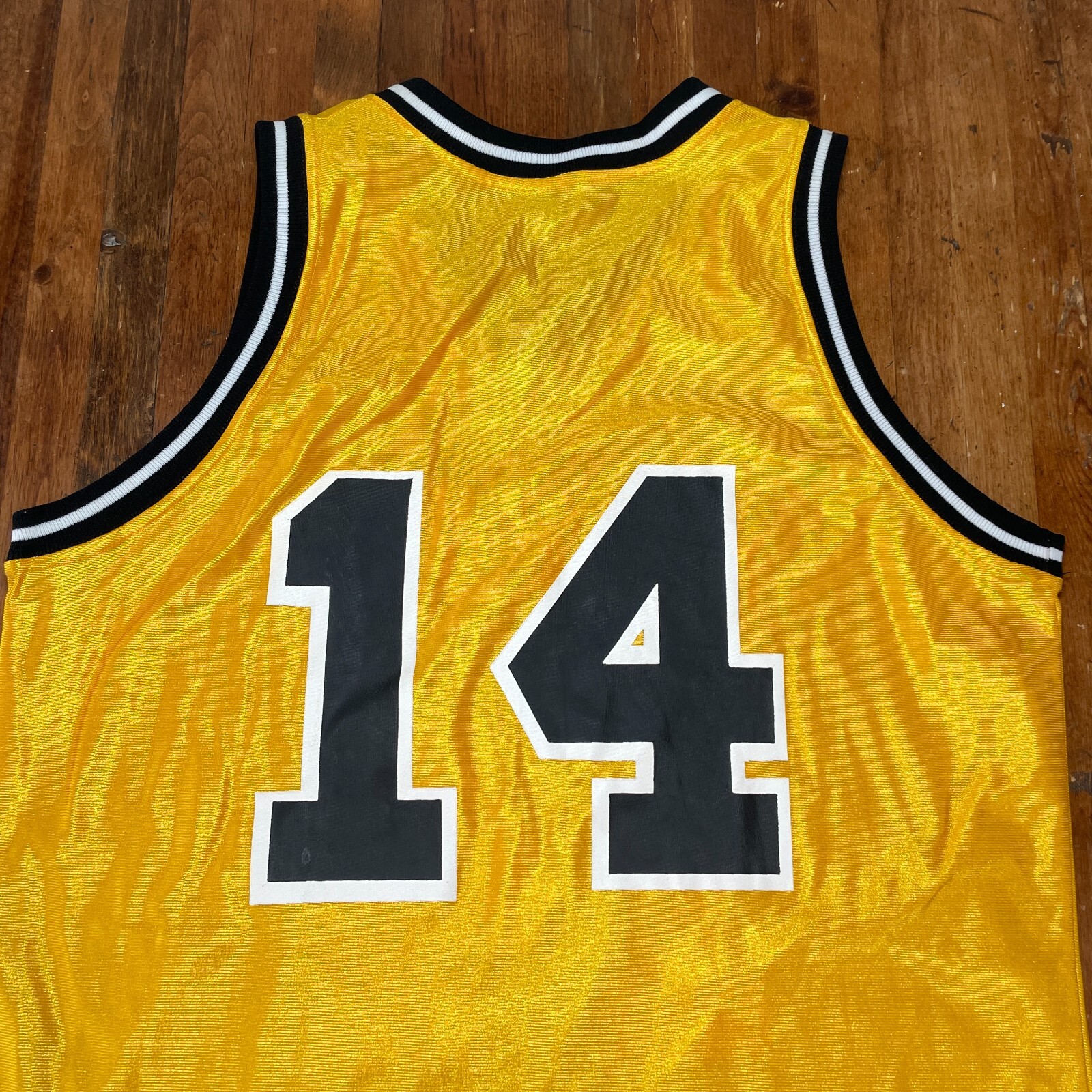 Vintage Iowa Hawkeyes Jersey Mens 44 Yellow DeLong Made in USA
