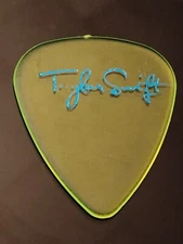 WONDERFUL TAYLOR SWIFT GUITAR PICK STAGE USED FROM FEARLESS TOUR OKLAHOMA CITY