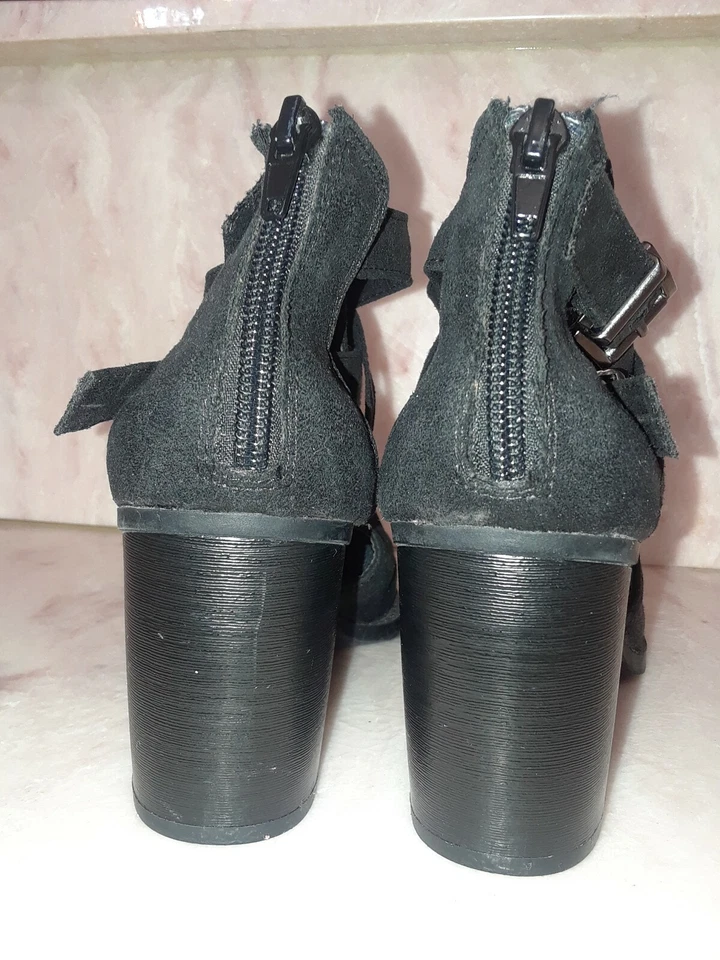 SODA, Women's Black 3 "block Heel Shoes Size 7.5  - Image 4 of 4
