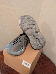 YEEZY ROAM RUNNER \