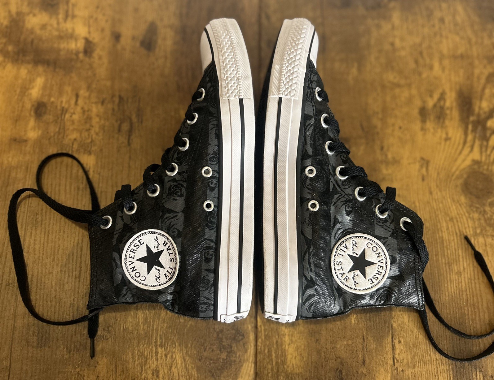 Converse Chuck Taylor All Star High Top Sneaker *Black Roses* Women’s Size 7 thumbnail 4