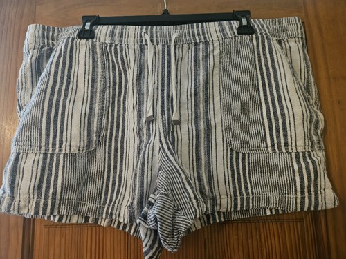 Womens Time And Tru Shorts Size XXL/20 Blue And White Stripes Linen Rayon Blend