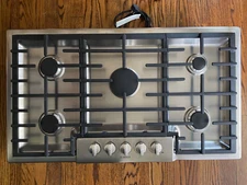 Bosch 800 Series 36" 5 Sealed Burners Gas Cooktop NGM8656UC
