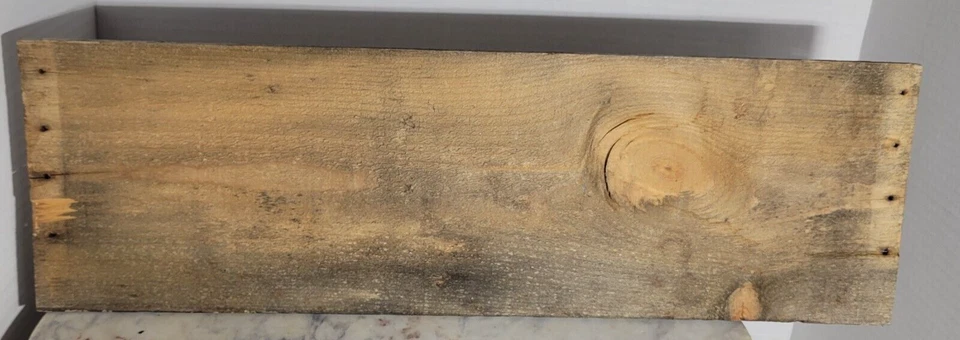 Red de mano para caja de vino Cry Baby Moscato con 42 lb madera pintada hecha a mano decoración de pared Foto 2 de 4