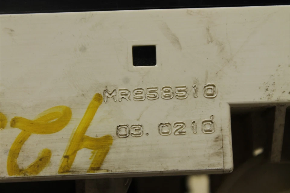 Control de clima temperatura térmica aire acondicionado Mitsubishi Eclipse 2003-2005 MR958510 OEM 467 1H6-1 Foto 3 de 4