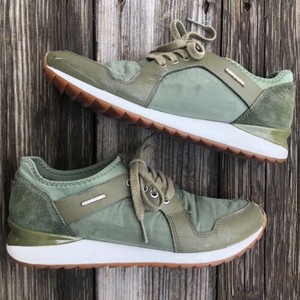 army green tennis shoes womens