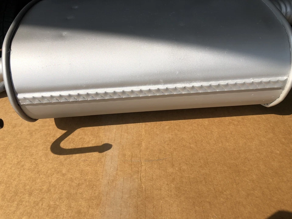 Silenciador trasero Nissan Cube 2011, usado Foto 4 de 4