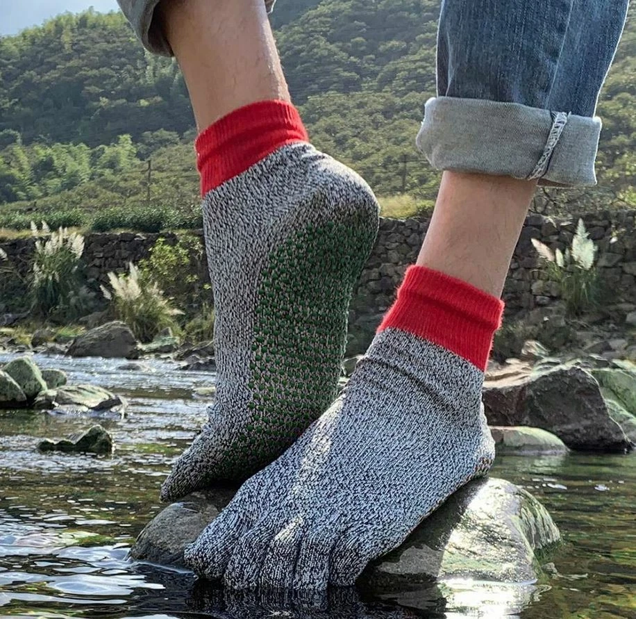 Resistant Outdoor Protective Toe Socks -The Revolutionary NEW  Indestructible Soc