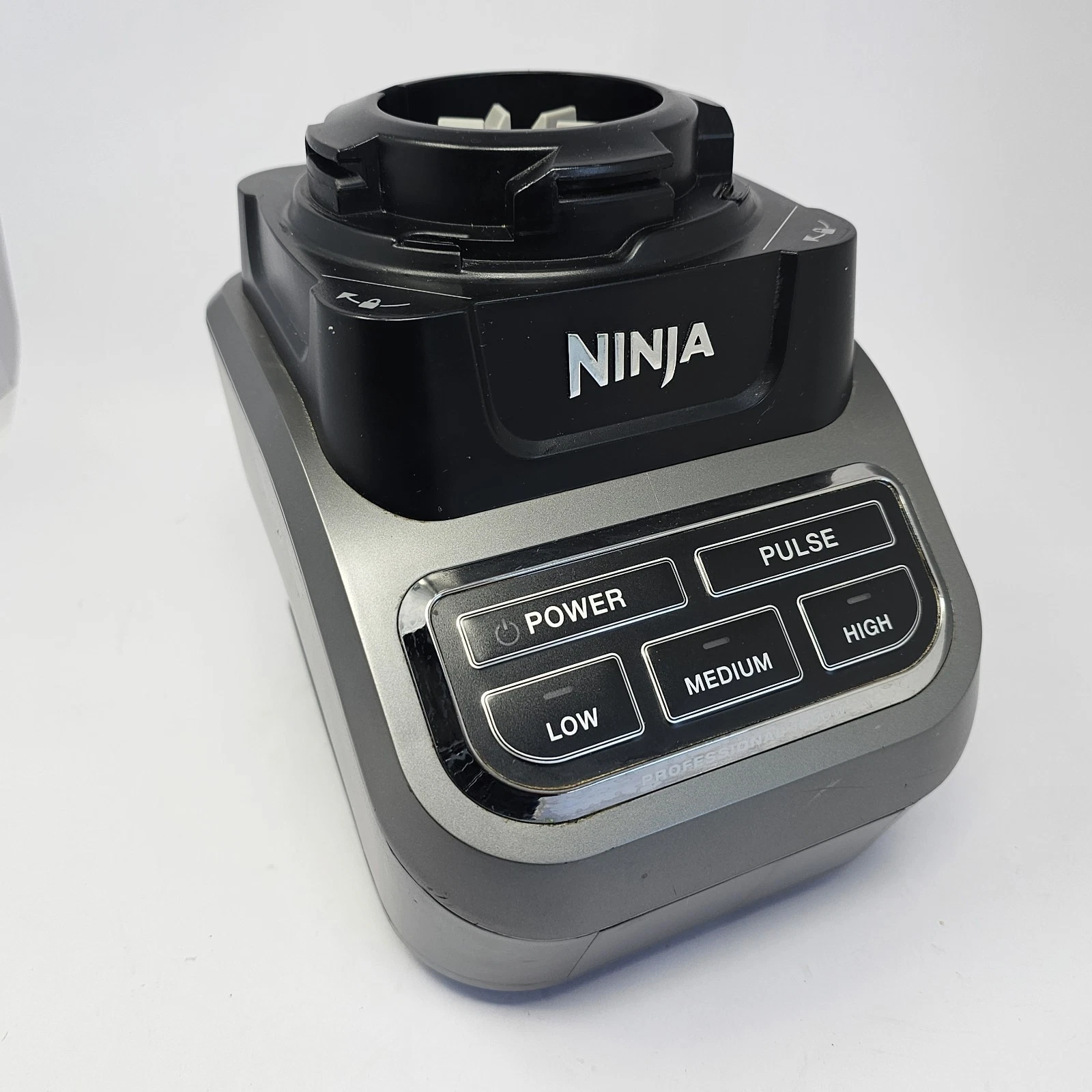 Ninja BL610 Professional 1000W Food Processor Blender 3 Speed Base Corded 120V