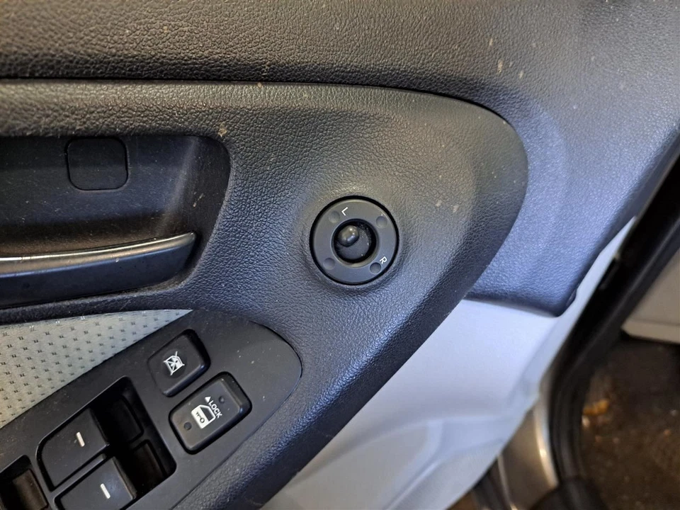 Espejo retrovisor puerta lateral pasajero Rh Forte Sku #4255302 2010 Foto 4 de 4