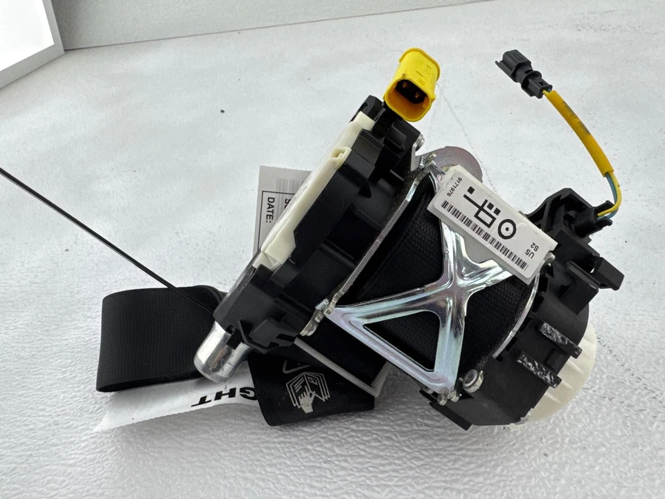 Cinturón de seguridad delantero derecho BMW 135i/128i 2008-2013 OEM Foto 4 de 4