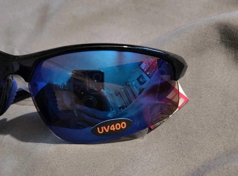 Pugs Unisex Sunglasses Model A12 Black & Blue Decentered Lens UV400 NEW W Tags - Image 3 of 4