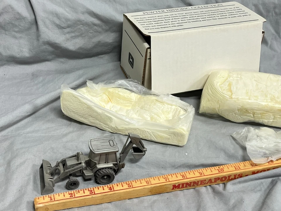 John Deere 310D BACKHOE Loader Tractor Pewter Spec-Cast NIB nice! - Image 4 of 4