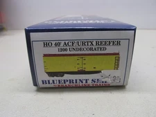 BRANCHLINE ~ UNDECORATED 40' ACF/URTX REEFER CAR ~ KIT~ HO SCALE ~ LOT--B