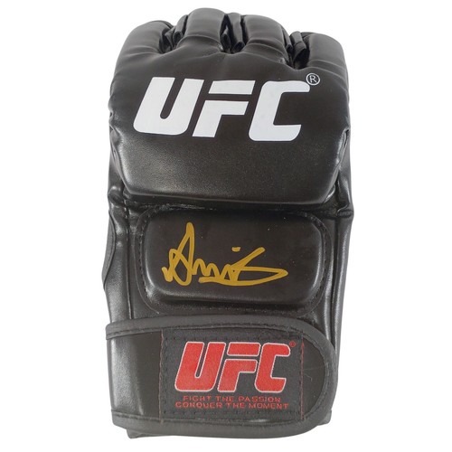 Amir Albazi Signed UFC Glove Beckett BAS Exact Photo Proof UFC Auto Memorabilia - Foto 1 di 7