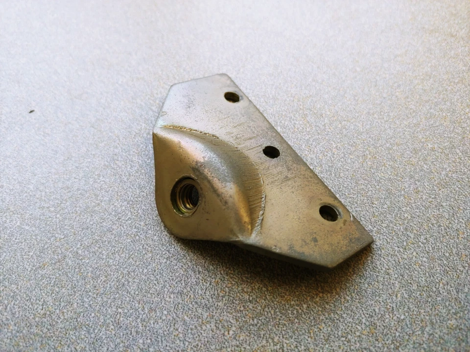 VERY NICE USED GENUINE PORSCHE 911 930 REAR AC CONDENSER 3 HOLE MOUNTING BRACKET - Image 3 of 4