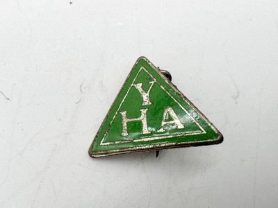 VINTAGE YHA EMAILLE ABZEICHEN JUGENDHERBERGSVEREIN GRÜN DREIECK ANSTECKNADEL