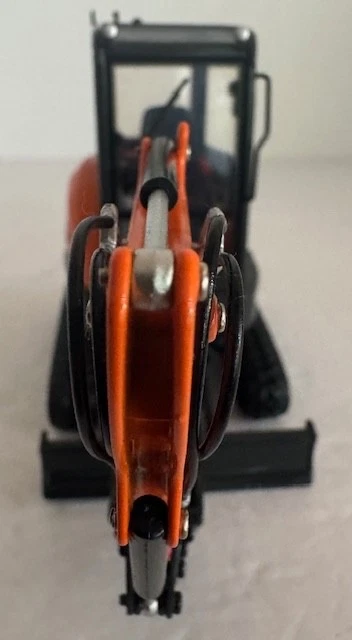 1:25 Doosan DX27Z Compact Excavator UH IMC Diecast Model #UH8141 - Image 4 of 4