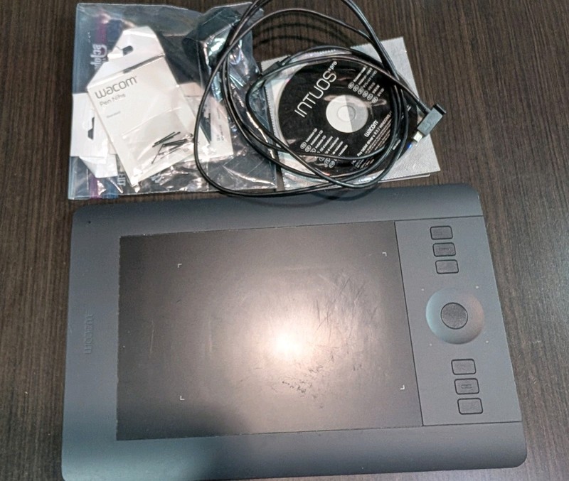 Wacom Intuos Pro Small Pen Tablet Black, PTH451 Used Works Great