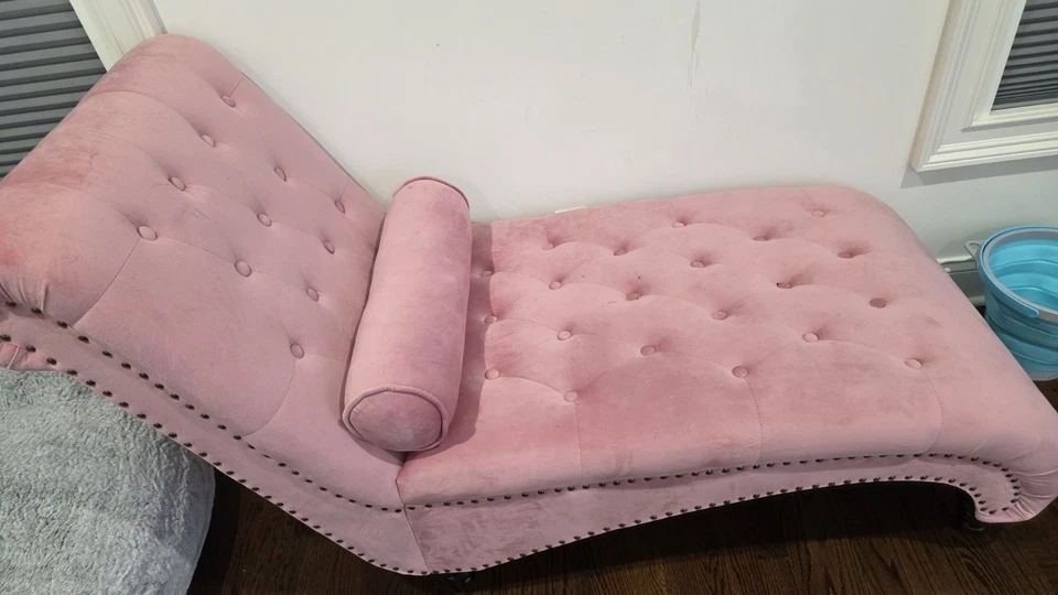 Chaise sillón reclinable de terciopelo acolchado con botones con almohada de brazo enrollado de almacenamiento Foto 2 de 2