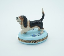 Nuovo Trinket Box Francese Limoges Carino Basset Hound Cane Cucciolo su Scatola Floreale Blu