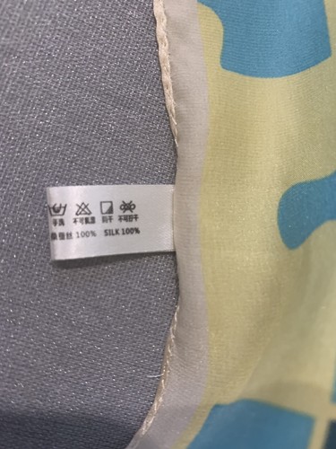 Bufanda de seda multicolor azul y amarillo pequeña para mujer - Imagen 4 de 4