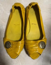 Gucci vintage yellow patent leather pumps, size 39.