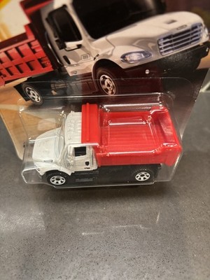 NIP 2026 Matchbox Freightliner M2 106 Plus 58/125 White MBX Metro