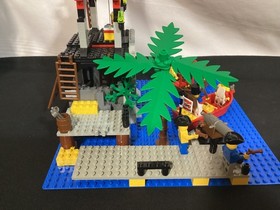 Lego Pirates 6279 Skull Island with Manual and 6 Mini Figs ( no box)