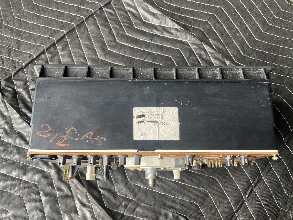 ボルボ　計基盤 1983-85 Volvo 240 TURBO r0,980 Gauge Instrument Cluster 156,607